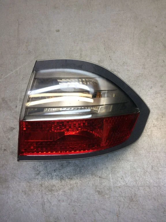 Rear/tail lights – right
