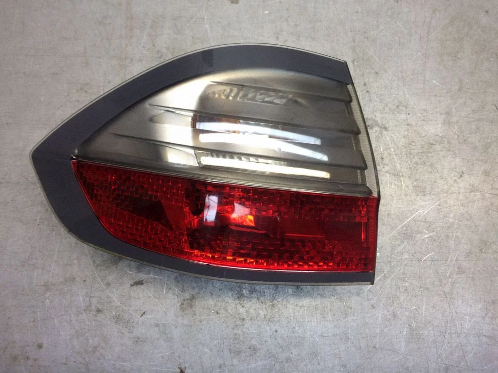 Rear/tail lights – left