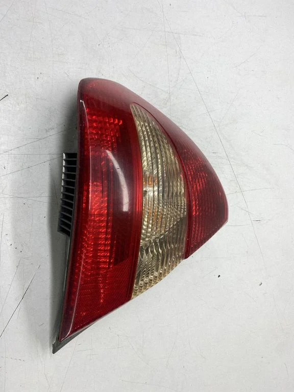 Rear/tail lights – left