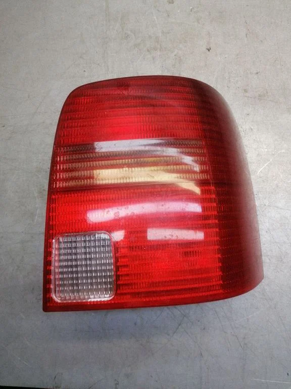 Rear/tail lights 3B9945112G