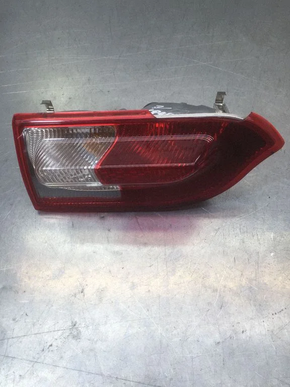 Lampa tylna w błotniku 13226855