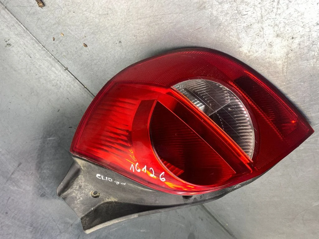 Rear/tail lights 8200828851