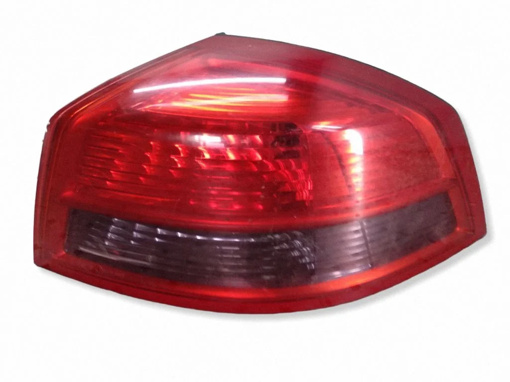 Aizmugurējais lukturis virsbūvē 89023905