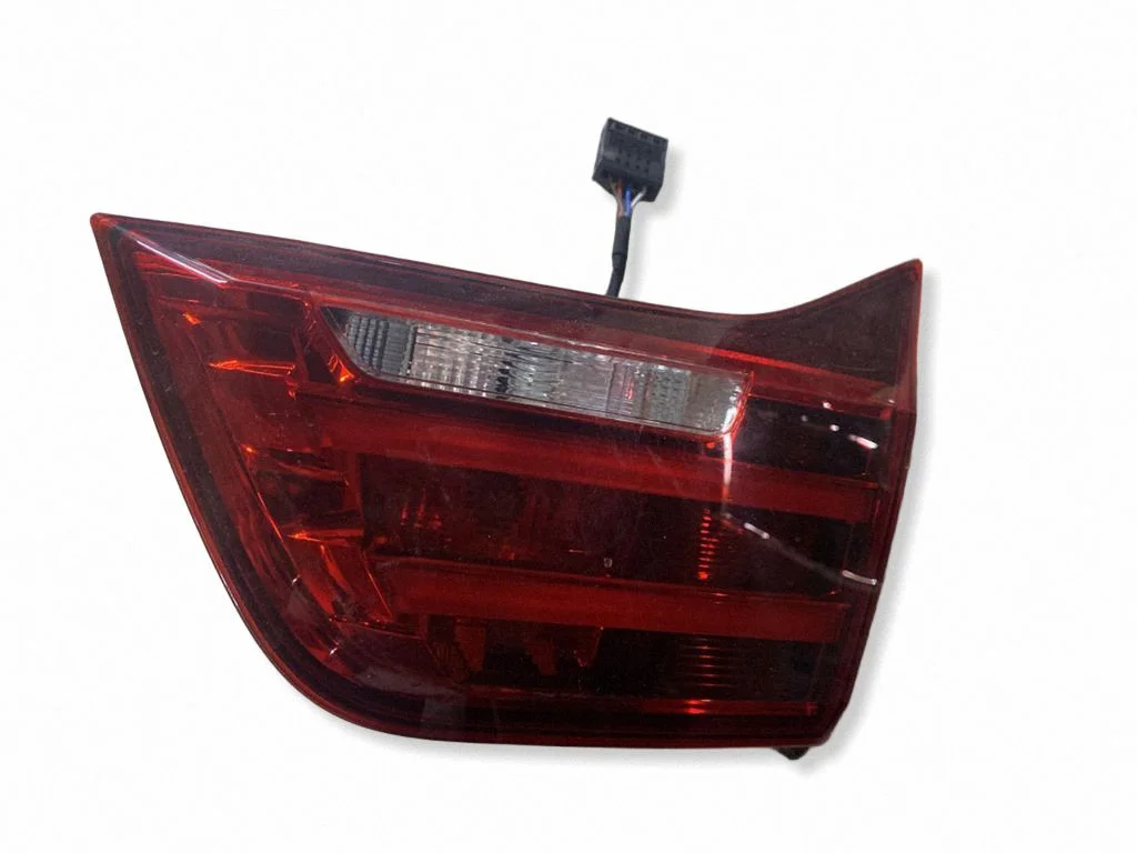 Lampa tylna w błotniku 63217296102
