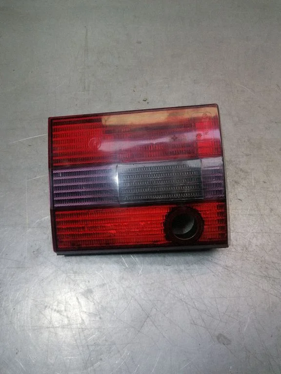 Lampa tylna w klapie 3A9945107B