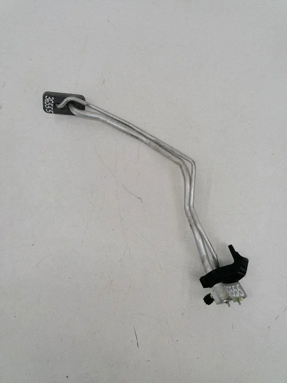 Air conditioning (A/C) pipe/hose 001005610200A