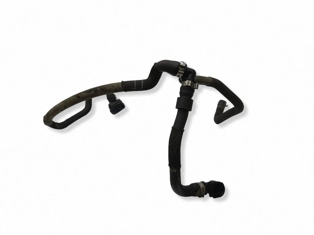 Engine coolant pipe/hose