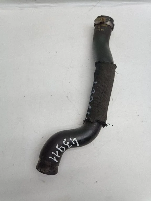 Engine coolant pipe/hose