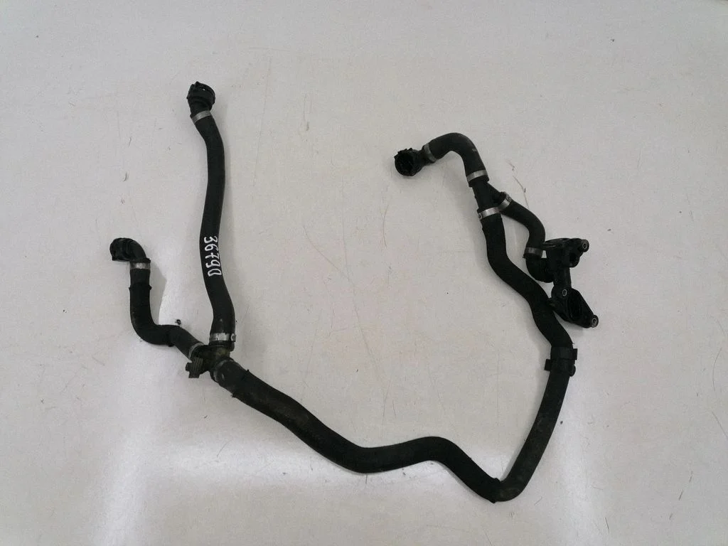 Engine coolant pipe/hose