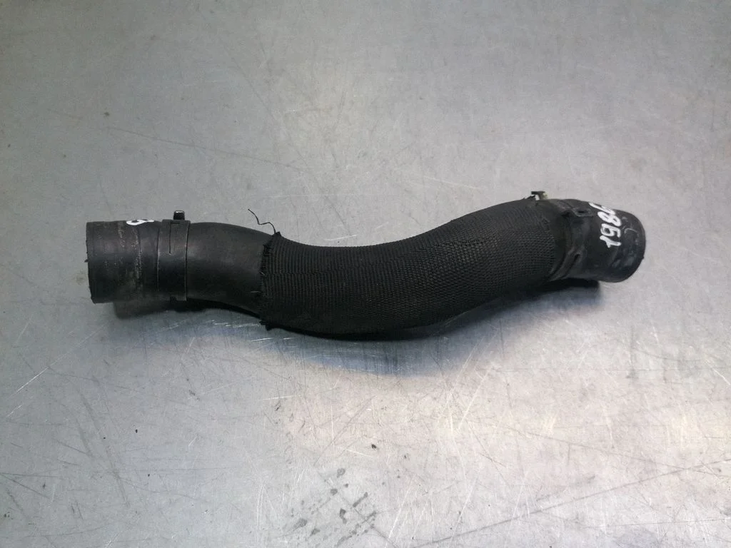 Engine coolant pipe/hose