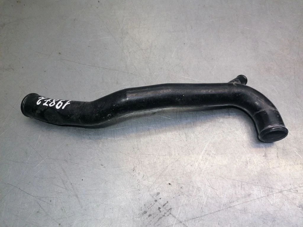Engine coolant pipe/hose