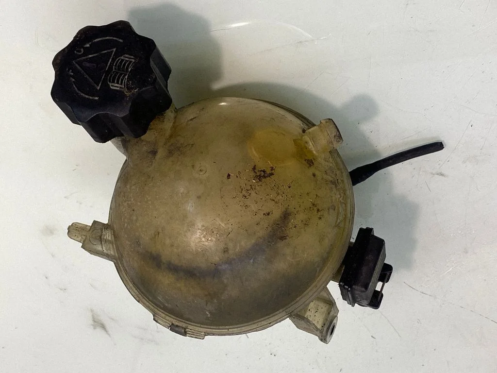 Coolant expansion tank/reservoir 63299058