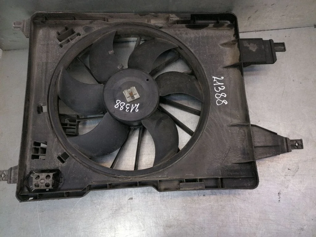 Electric radiator cooling fan 8240357