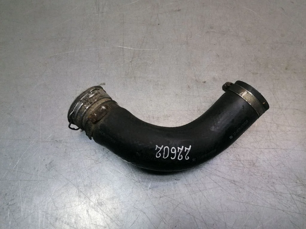 Vahejahuti voolik (-ud)/ toru (-d) – Toyota Auris 150 (2006-2012)