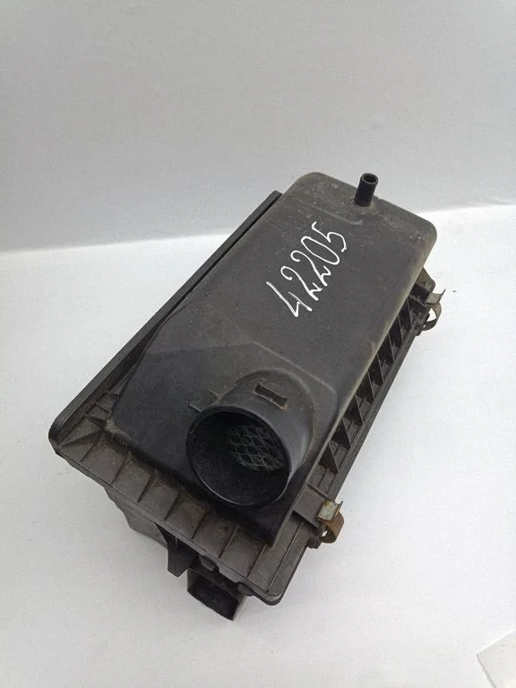 Air filter box 04891700AB