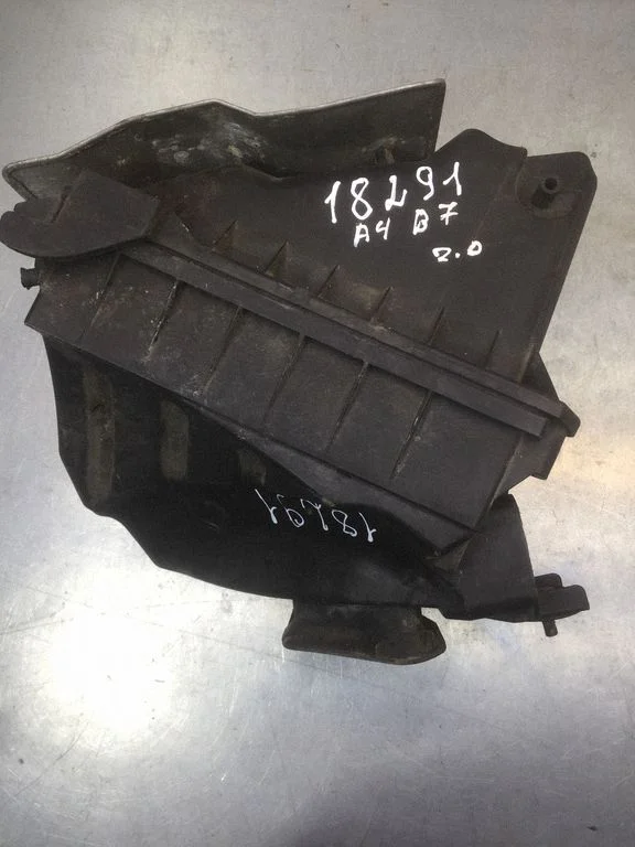 Air filter box 03G133835