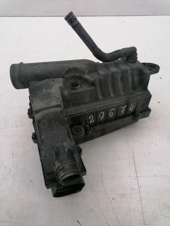 Air filter box – Volkswagen Touran I (2003-2010)