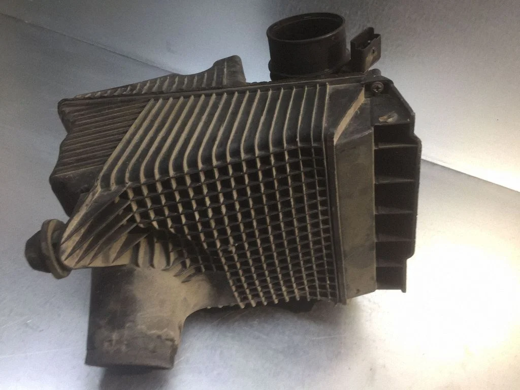 Air filter box – Renault Megane II (2002-2005)