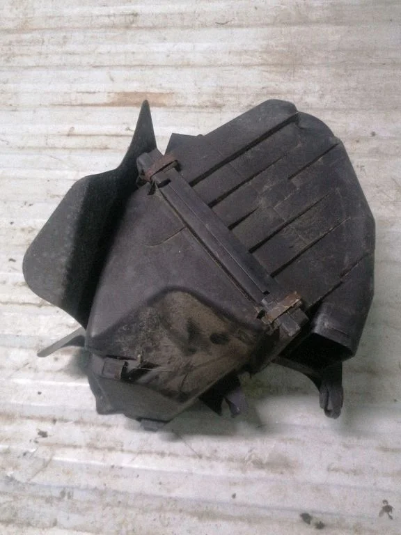 Air filter box 058133837E