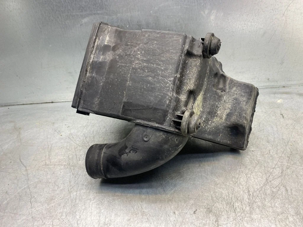 Air filter box 8200398990 – Renault Modus (2004-2007)