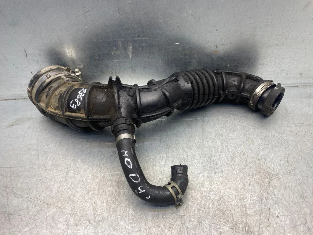 Turbo air intake inlet pipe/hose 8200500383 – Renault Modus (2004-2007)