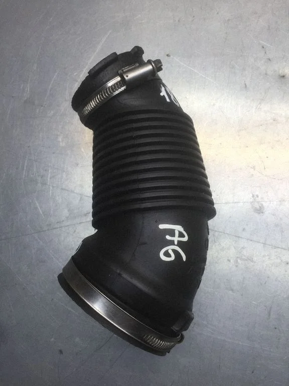 Air intake hose/pipe 4F0129615D