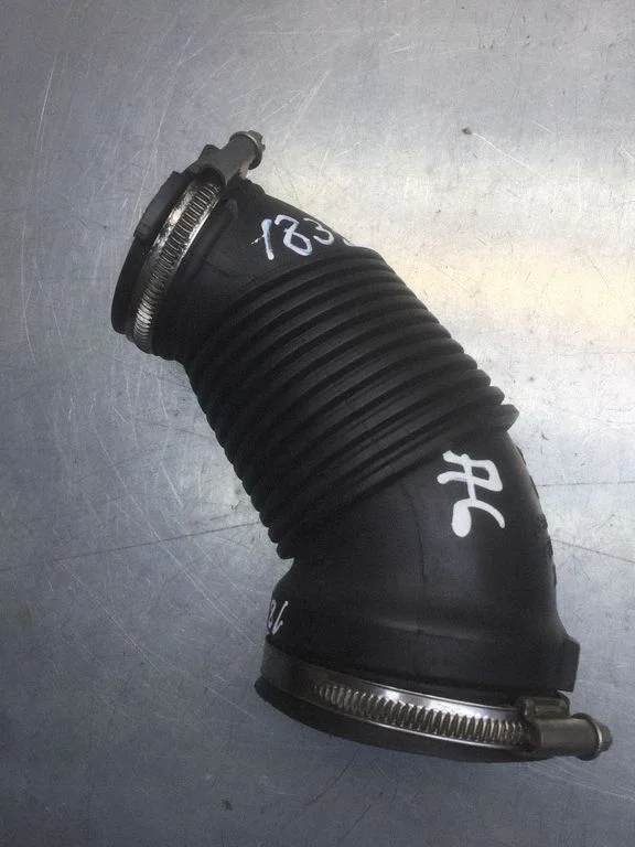 Air intake hose/pipe 4F0129615G