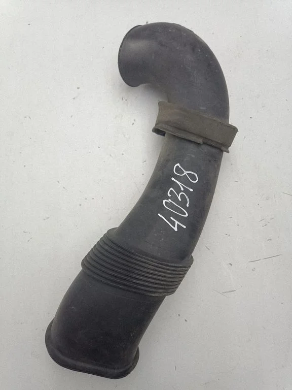 Air intake hose/pipe 7L6129752A