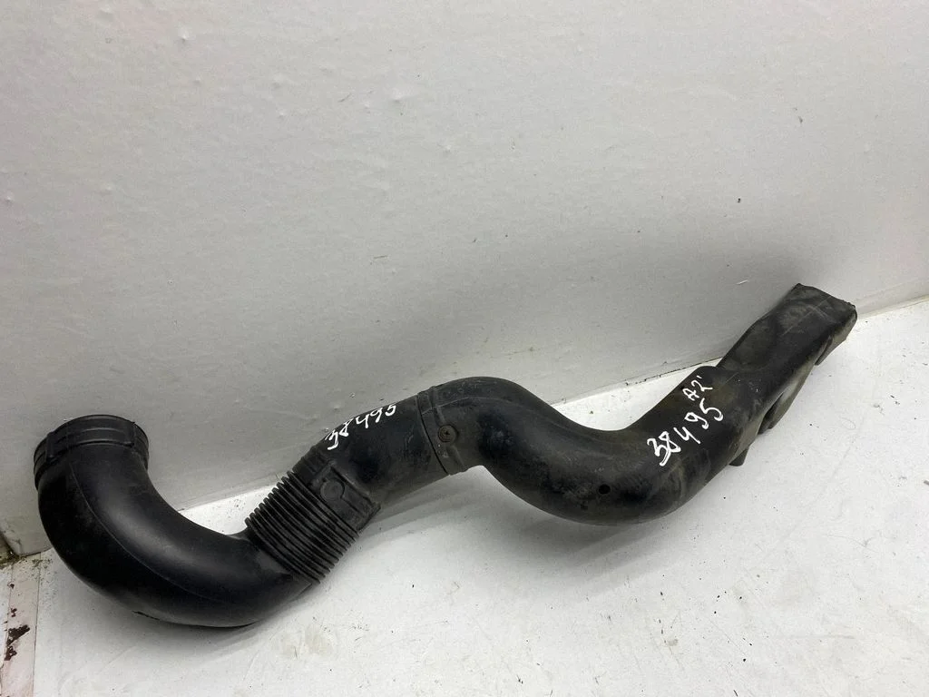 Õhu sisselaske voolik (-ud)/ toru (-d) 8Z0129617B