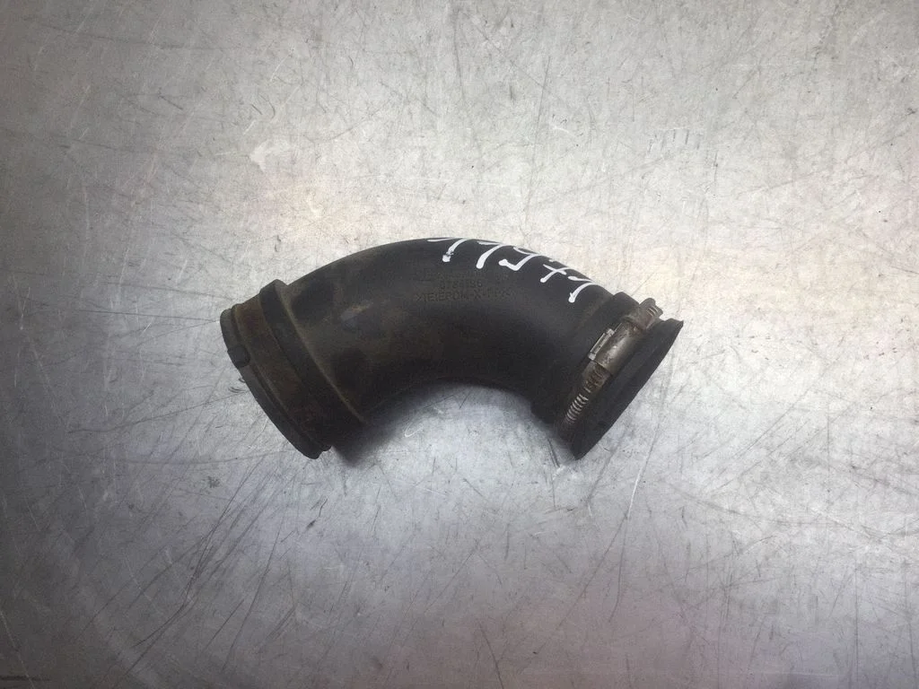 Air intake hose/pipe 24437915