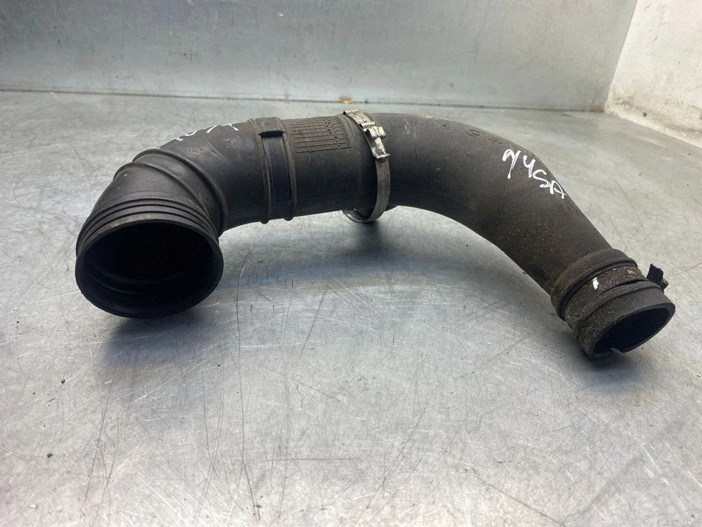 Air intake hose/pipe A947