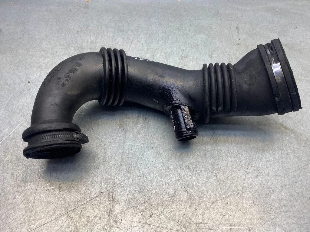 Air intake hose/pipe