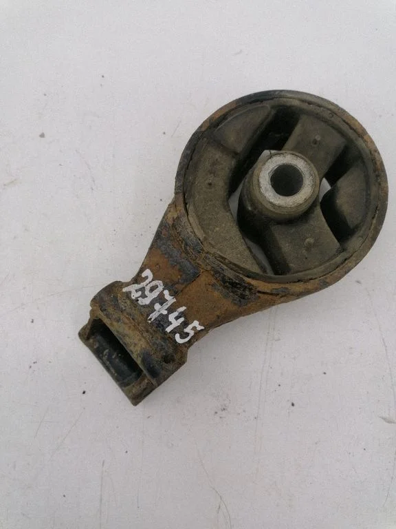 Engine mount bracket 21031136