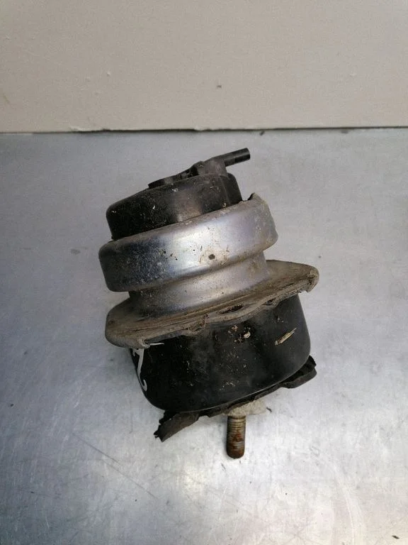 Engine mount bracket P678441701