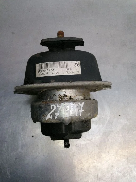 Engine mount bracket P678441701