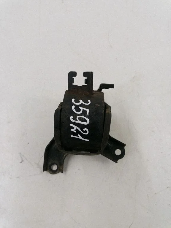 Engine mount bracket 218322E500