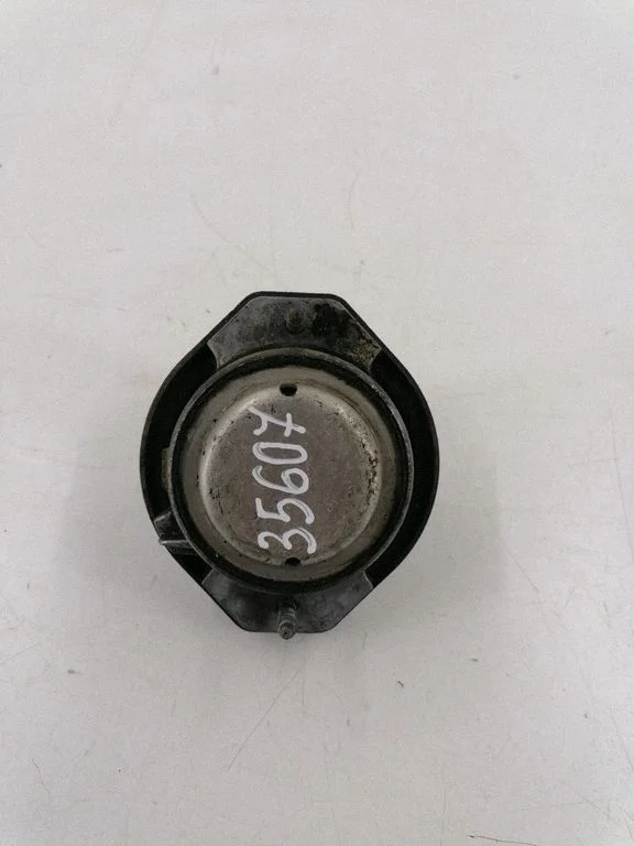Engine mount bracket