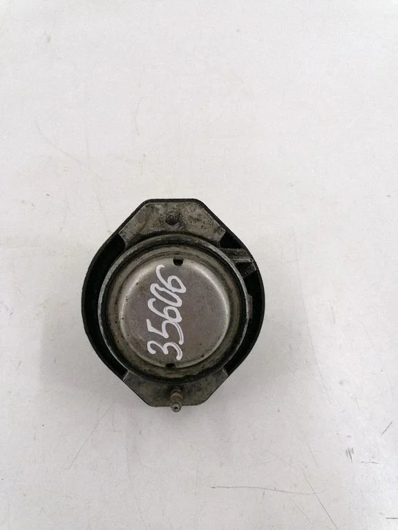 Engine mount bracket