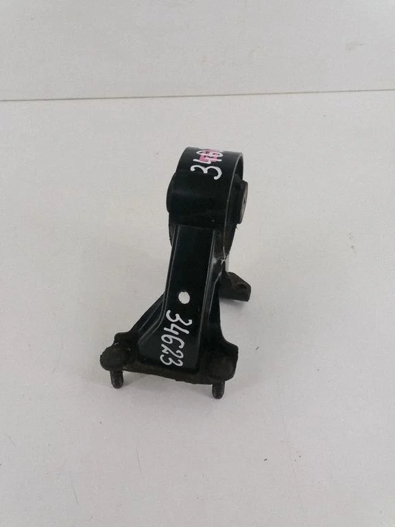 Engine mount bracket 123710R010