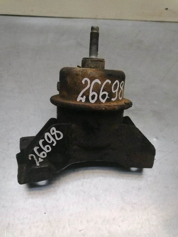 Engine mount bracket – KIA Carens II (2007-2012)