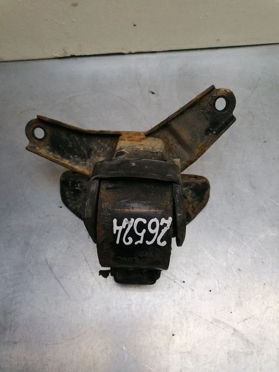 Engine mount bracket – KIA Carens II (2007-2012)