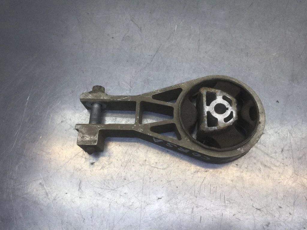 Engine mount bracket 55703436