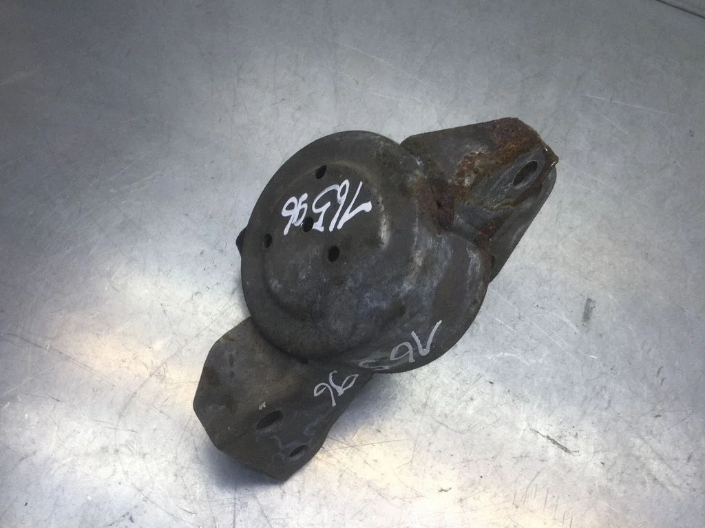 Engine mount bracket