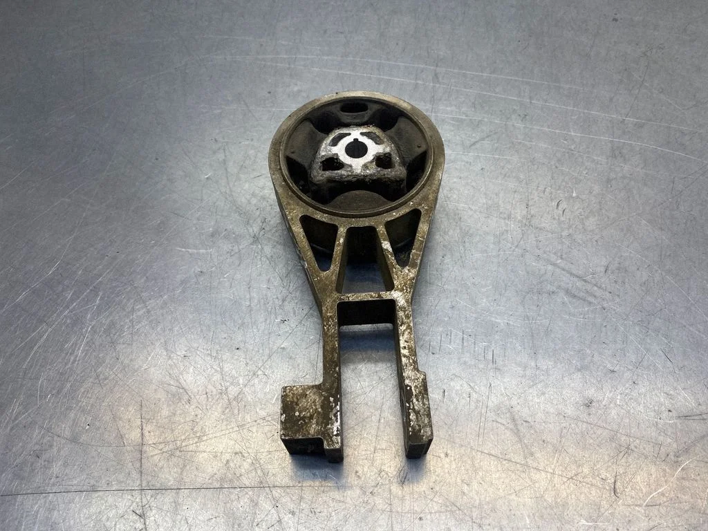 Engine mount bracket 55703436