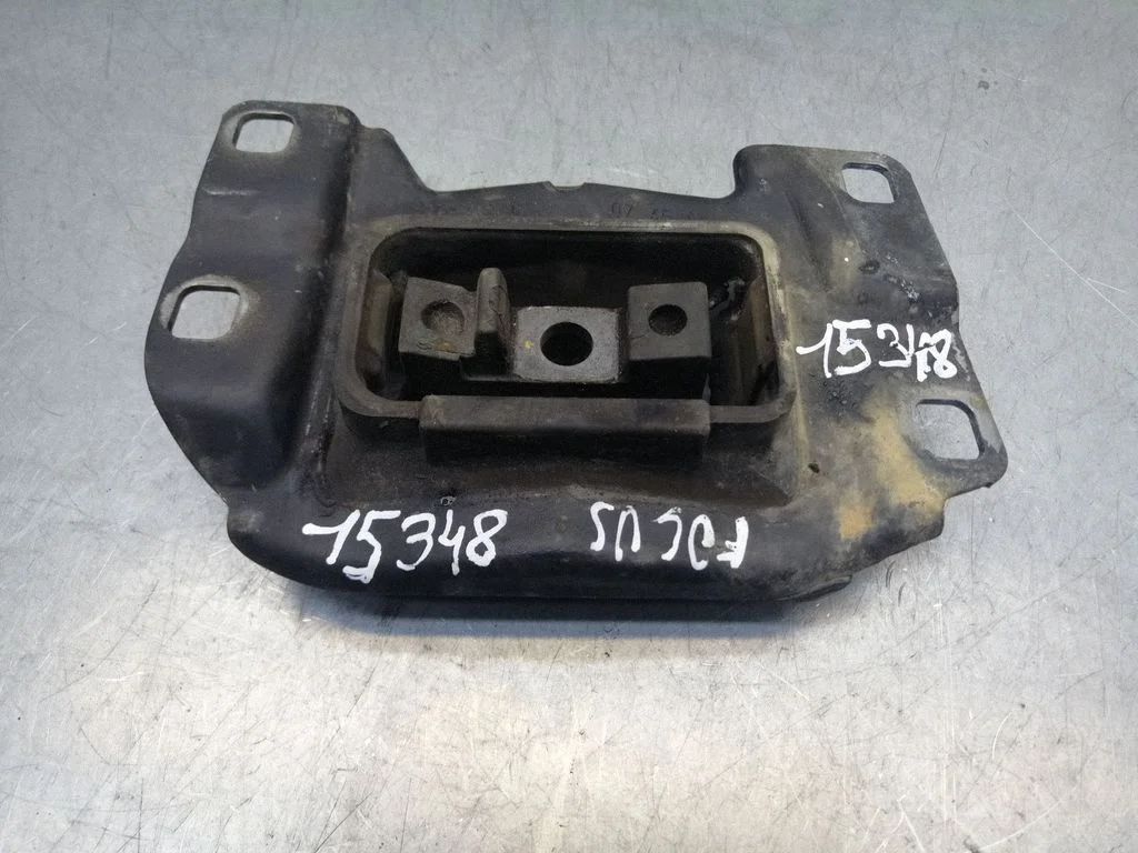 Engine mount bracket 3M517M121