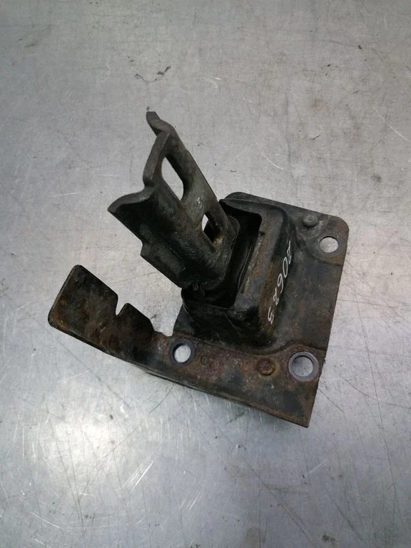 Engine mount bracket 9650585180