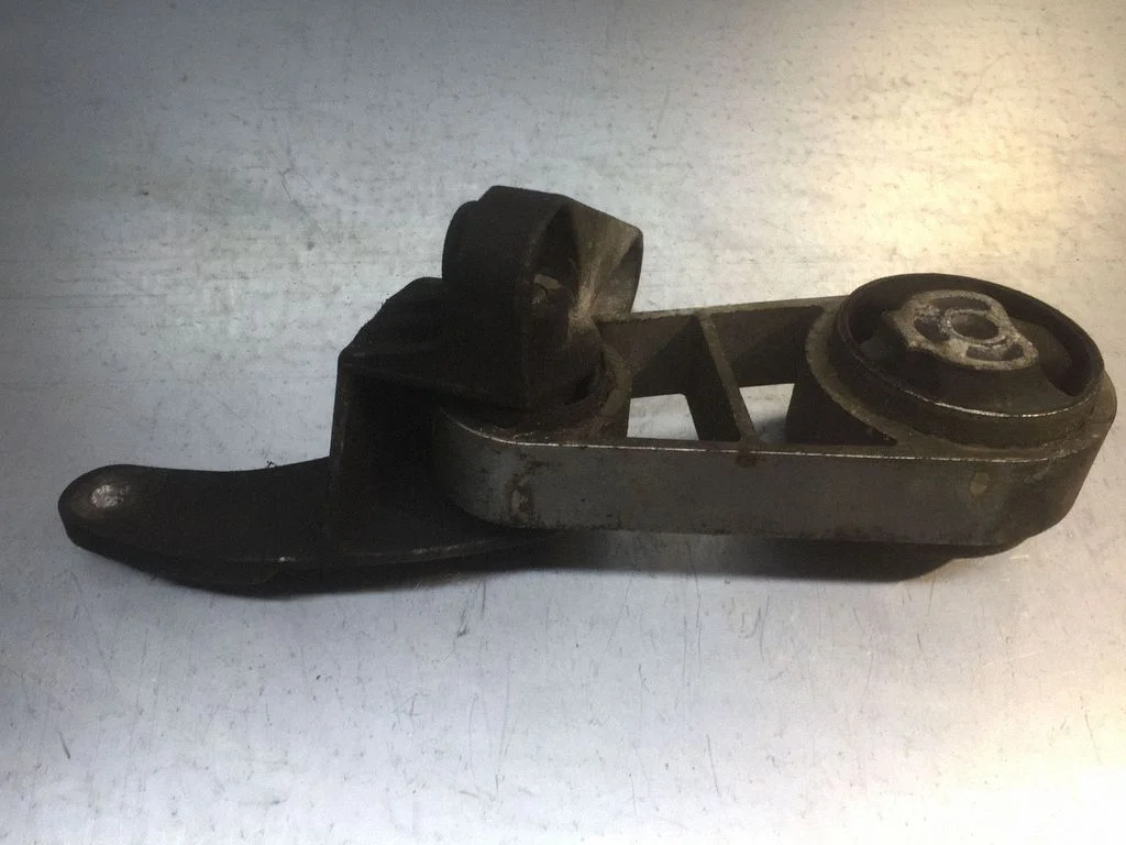 Engine mount bracket 1S716PO93