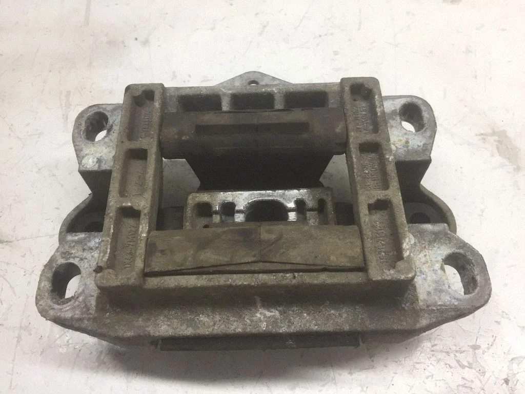 Engine mount bracket 1S7171122