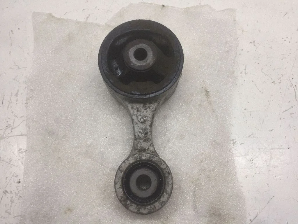 Engine mount bracket – Honda Civic (2001-2005)