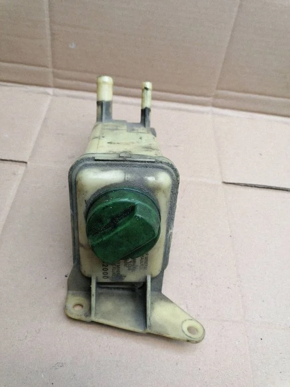 Power steering fluid tank/reservoir 8D0422373C